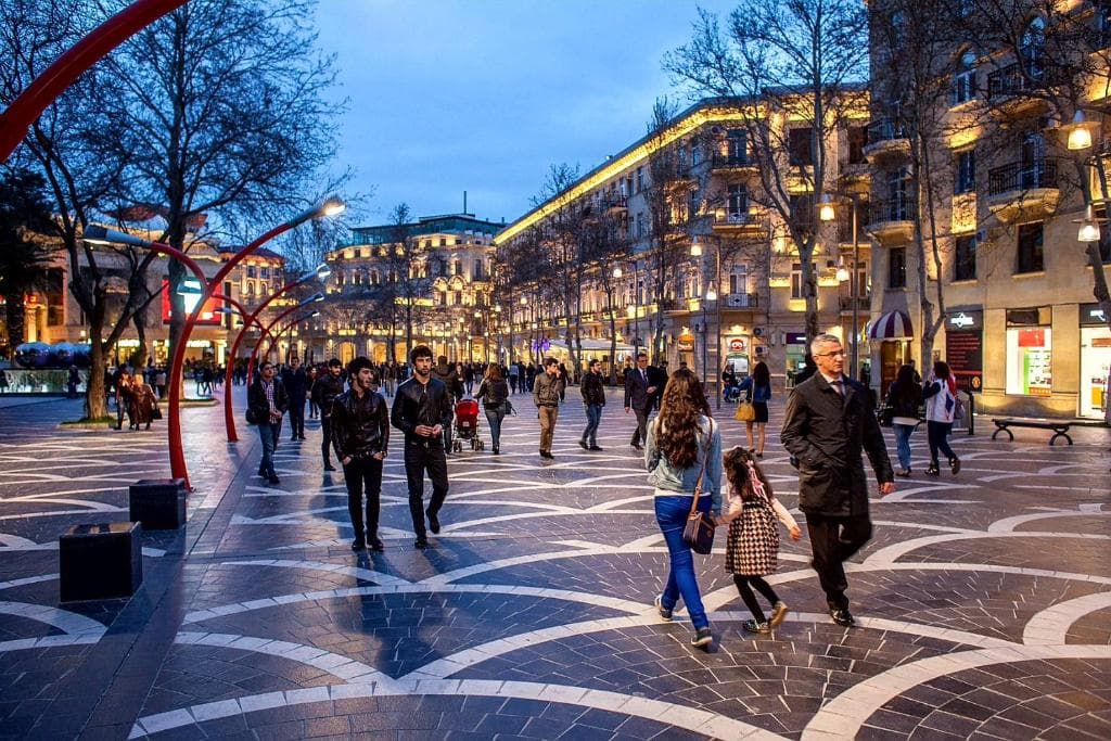 Baku’s Shopping & Nightlife – Experience vibrant bazaars, luxury shopping, and lively nightlife in the heart of Azerbaijan.