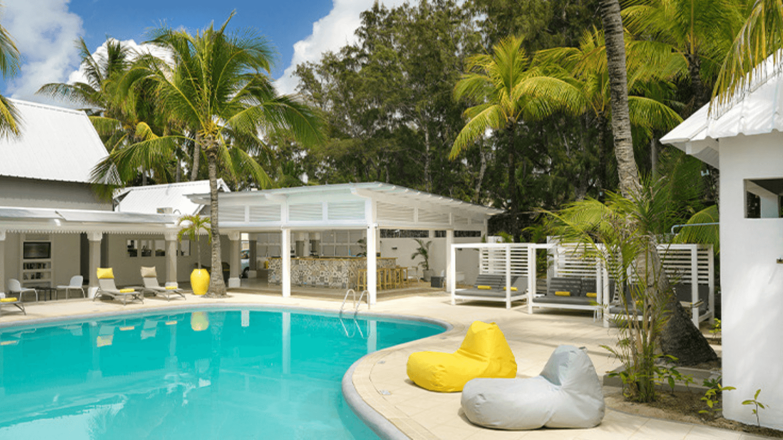 Peaceful Island Retreat – Tropical Attitude