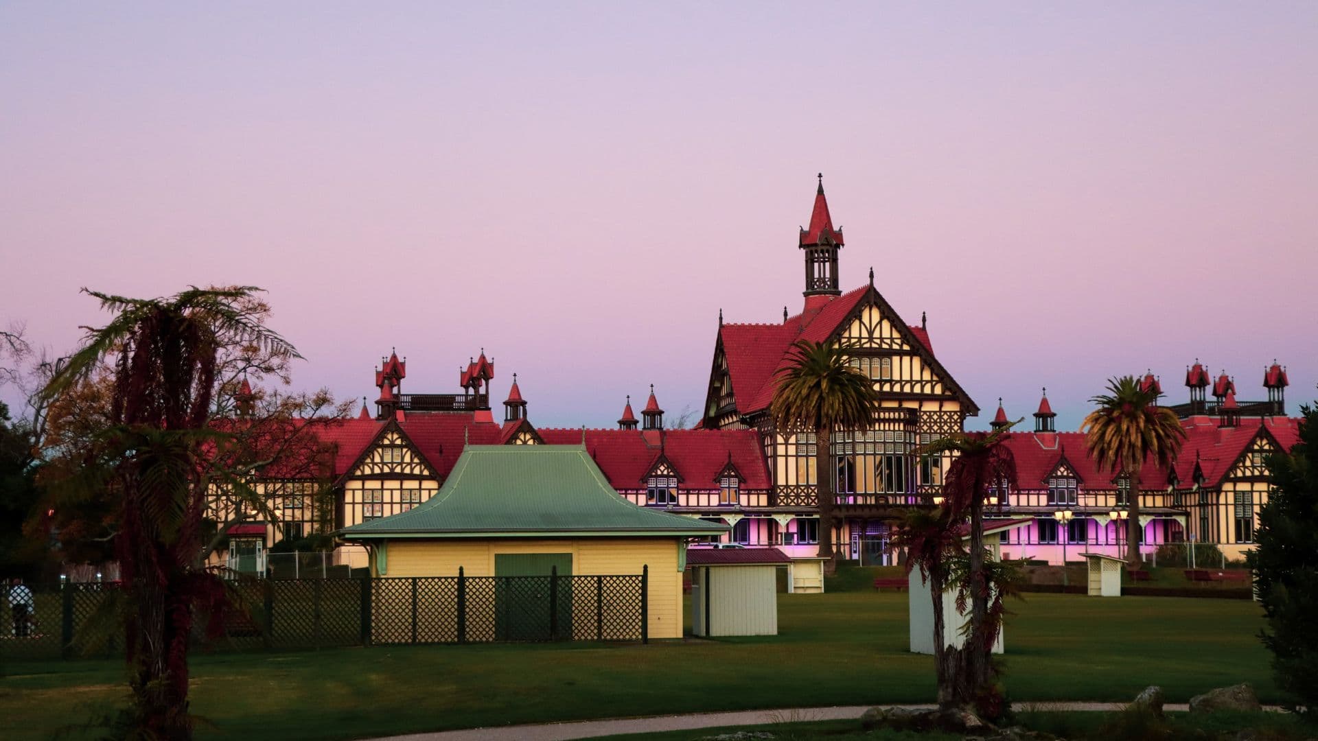 The Complete New Zealand Experience – The Complete New Zealand Experience – Cities, Glaciers & Milford Sound Cruise