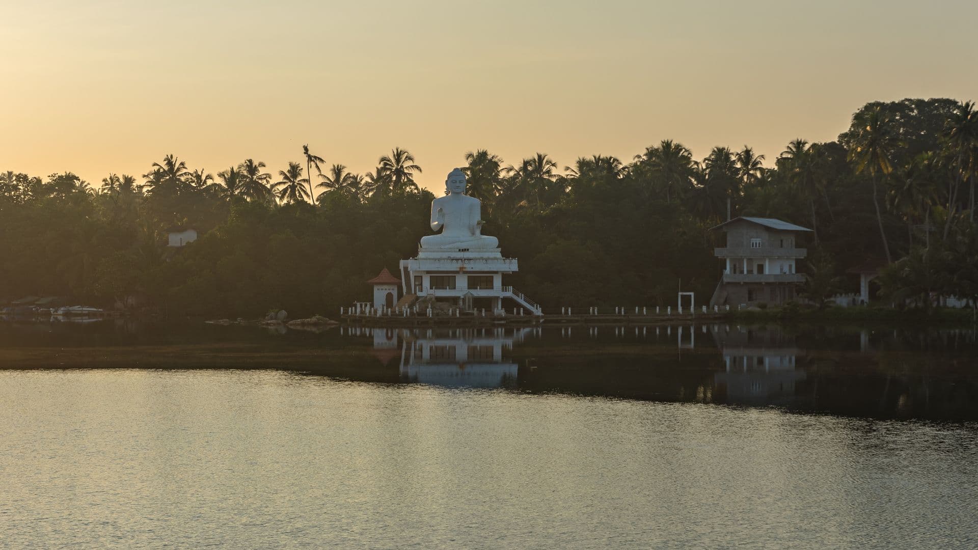 Discover Sri Lanka in 5 Days – Culture, Beaches & Heritage