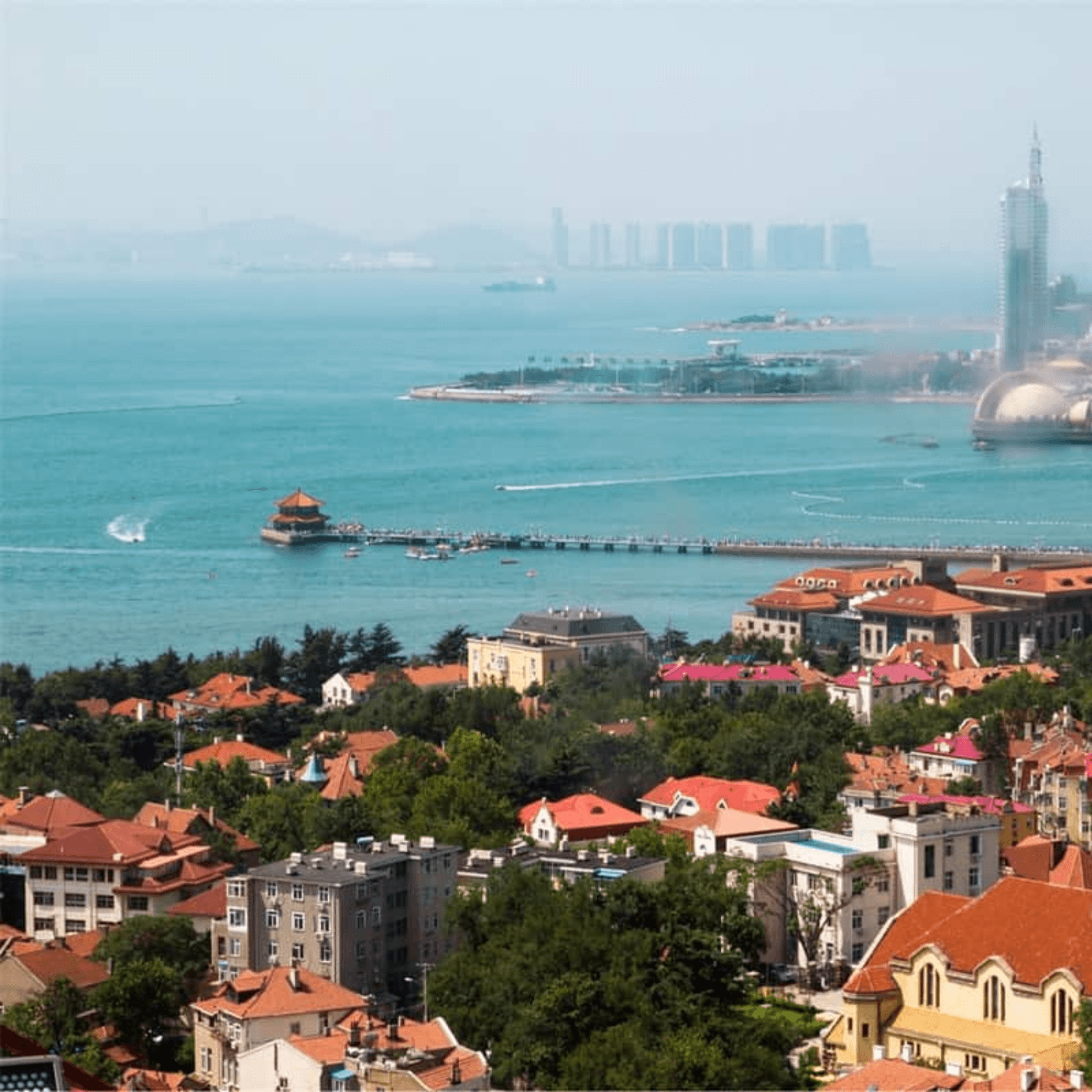 Explore May Fourth Square, the Qingdao Olympic Sailing Base, and the Qingdao Beer Museum for a fascinating history of China’s famous Tsingtao Beer. Stroll through Badaguan, a scenic area with European-style villas.