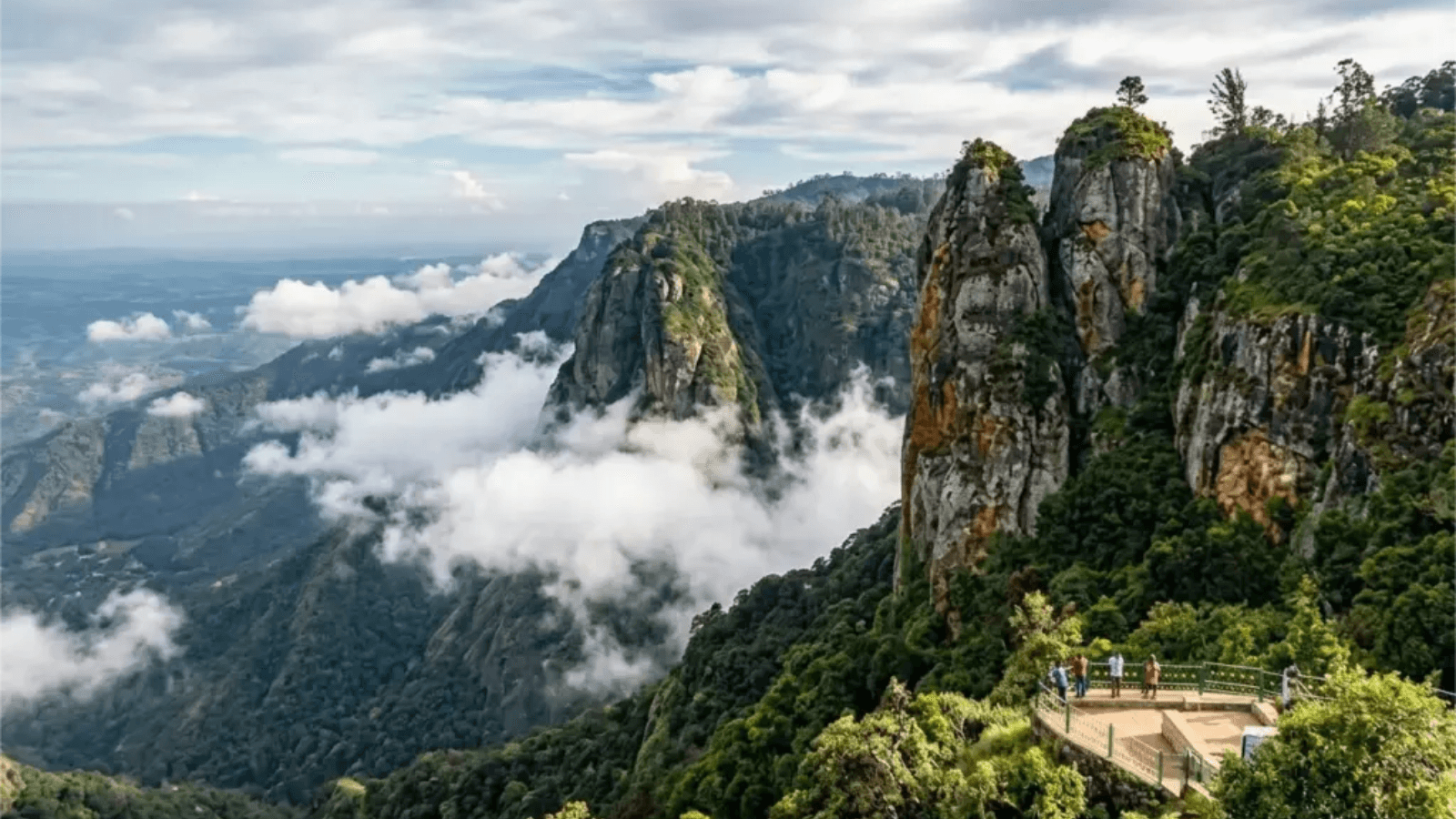 Kodaikanal Nature Retreat: Star-Shaped Lakes, Pillar Rocks, & Coaker’s Walk
