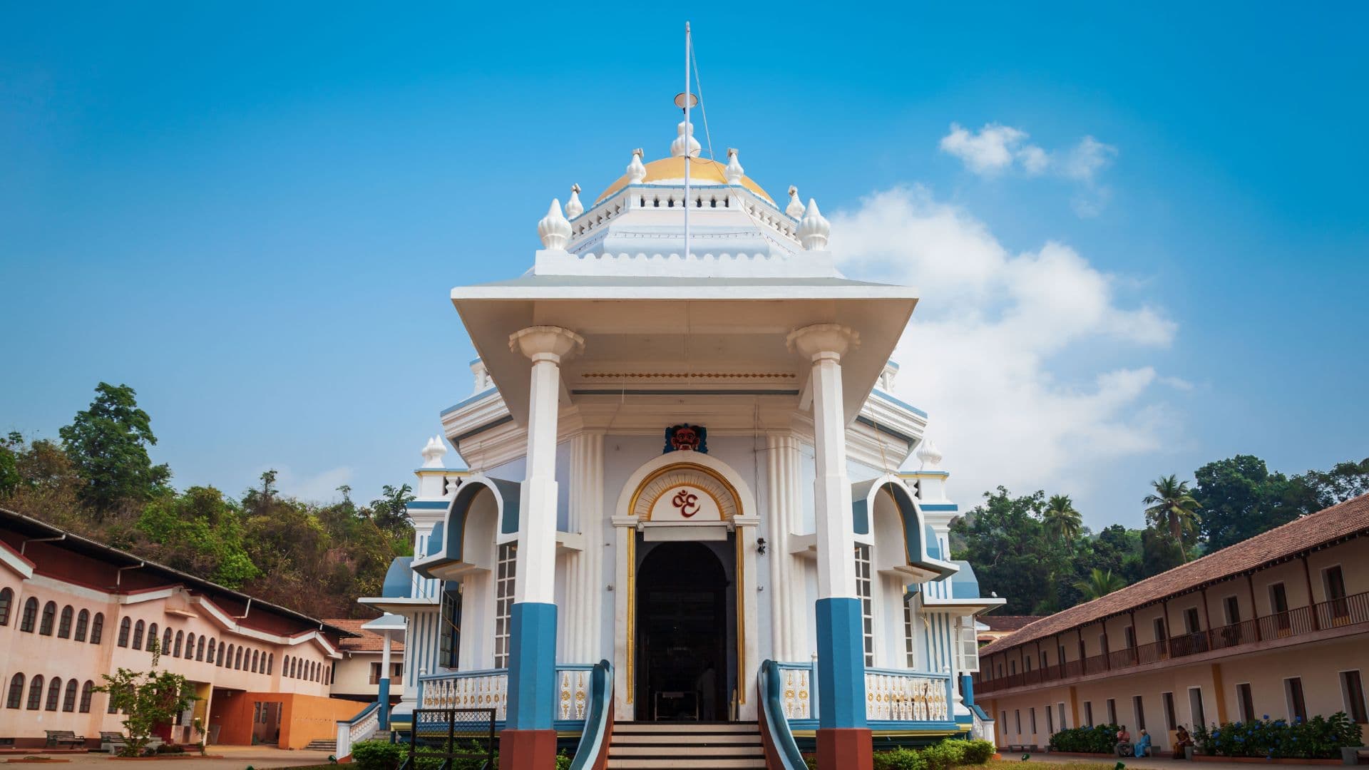 Cultural Visits: Explore Mangeshi Temple and Old Goa Church, two of Goa’s most revered landmarks.